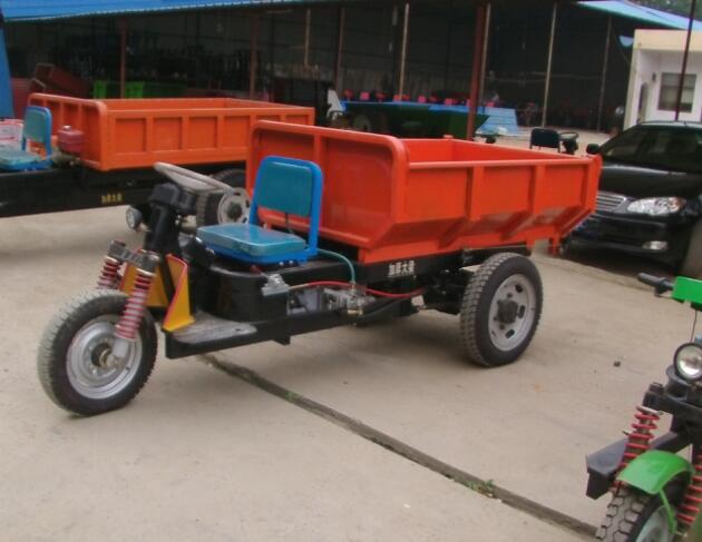 電動(dòng)輪貨運(yùn)自卸車(chē)